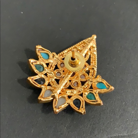 studs - Picture 3 of 3